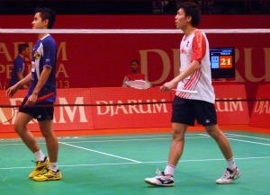 Kazumasa SAKAI (R) upsets local  star Simon SANTOSO